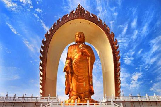 <b>世界最高的阿弥陀佛铜像</b>